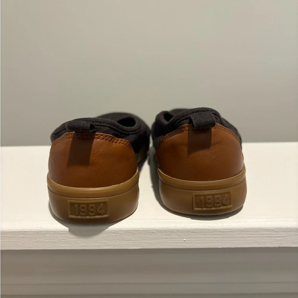Old Navy Faux-Leather Slip-On Sneakers for Boys Size 1 Nlack Tan